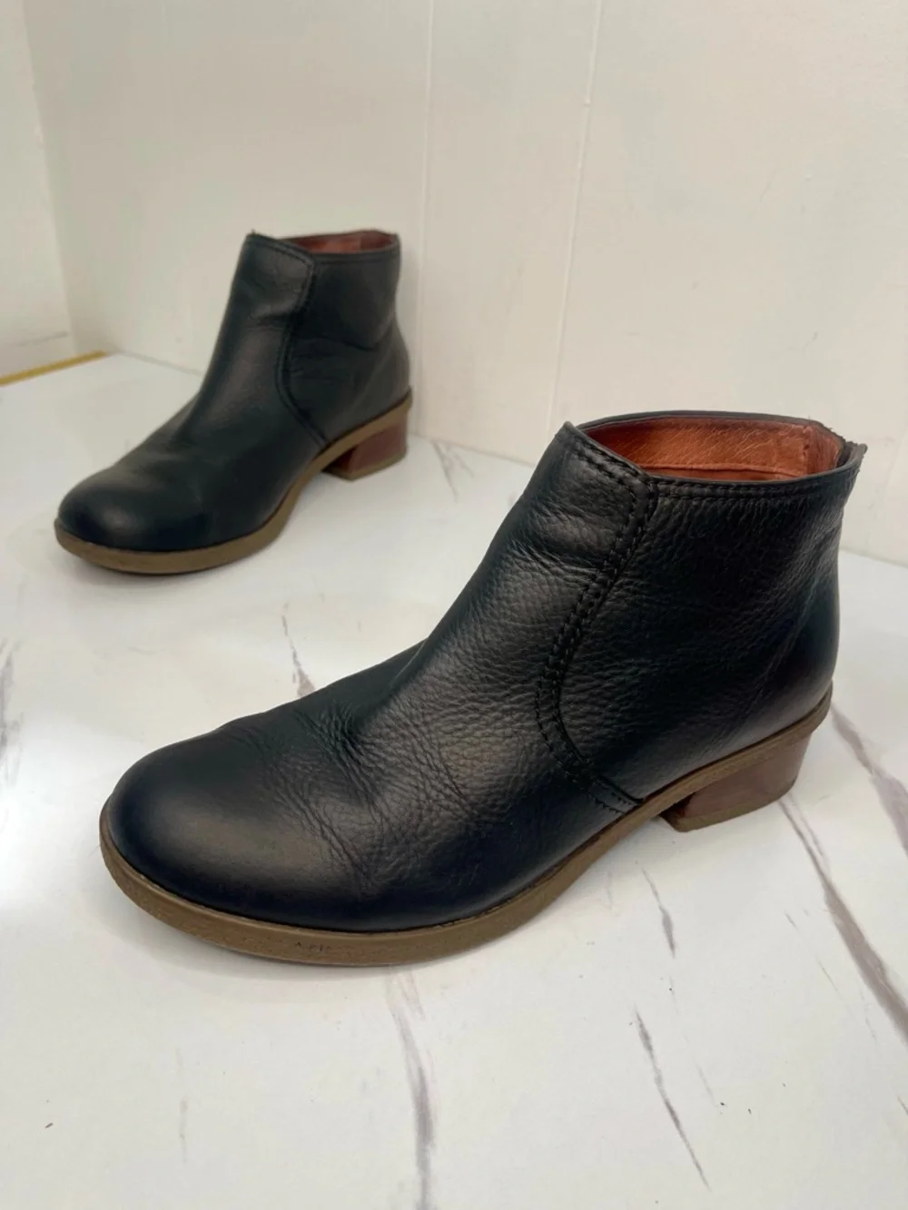 Dansko Becki waterproof ankle bootie in black leather 38 / 7.5-8 US SZ